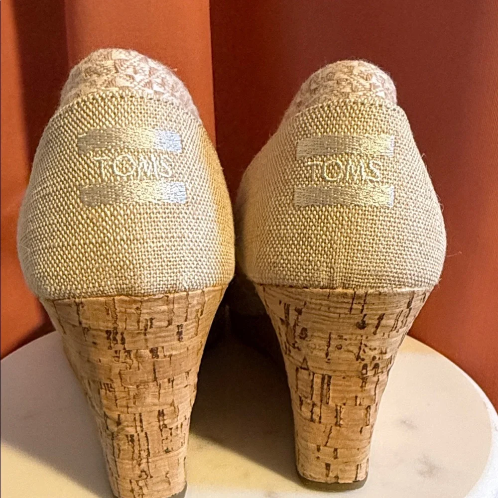 Toms Textured Tan Wedges - Picture 4 of 7